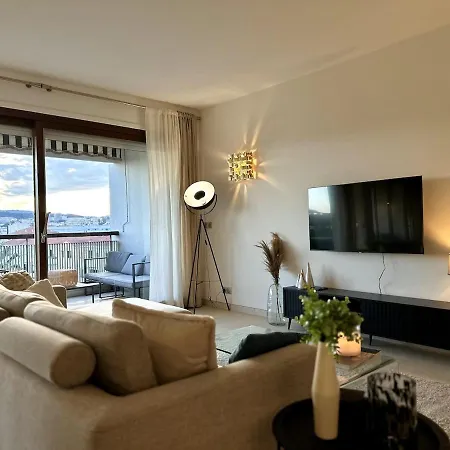 Elegant Et Spacieux 3 Pieces, Centre Apartment *