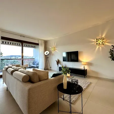 Appartement Elegant Et Spacieux 3 Pieces, Centre *