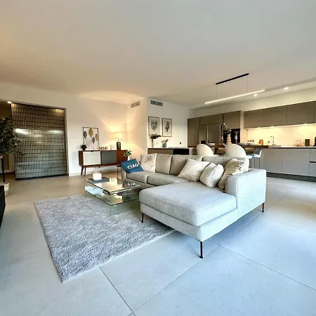 Elegant Et Spacieux 3 Pieces, Centre *