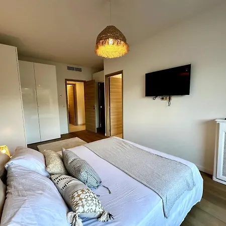 Elegant Et Spacieux 3 Pieces, Centre Apartment