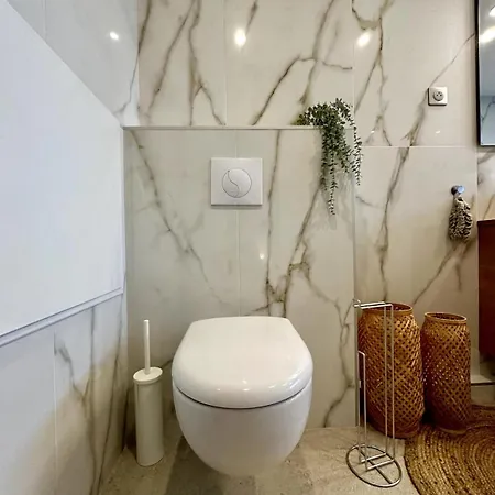 Elegant Et Spacieux 3 Pieces, Centre *