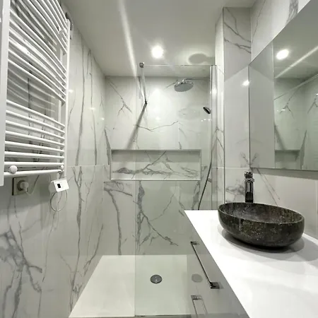 Elegant Et Spacieux 3 Pieces, Centre *